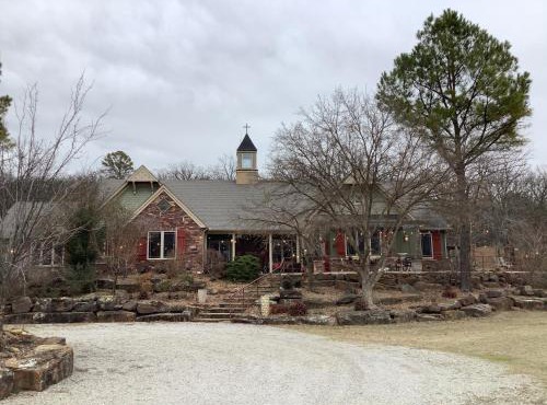 BarDew Valley Inn in Bartlesville