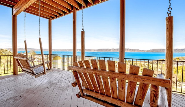 Bear Lake Cabin w/ beautiful views & private hot tub- close to boating & trails