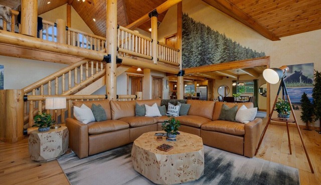 Bear Lake Overlook Lodge | Epic Themed Lodge w/Hot Tub, Game Loft, Fire Pit!