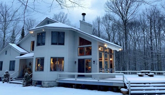 Bearfoot Camp~ Luxurious Home on 5 Private Acres Pet Friendly in Old Forge