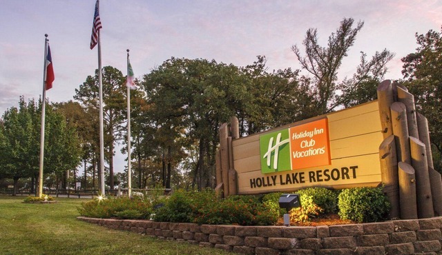 Beautiful 2 bedroom unit at resort, sleeps 6 in Holly Lake Ranch