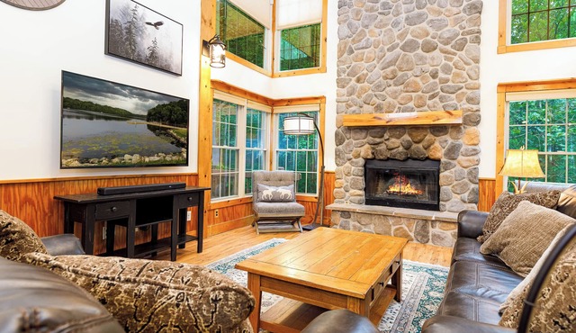 Beautiful 3Bed 4.5Bath Cabin w/Bonus Room - Near Trails and Lake in Galena