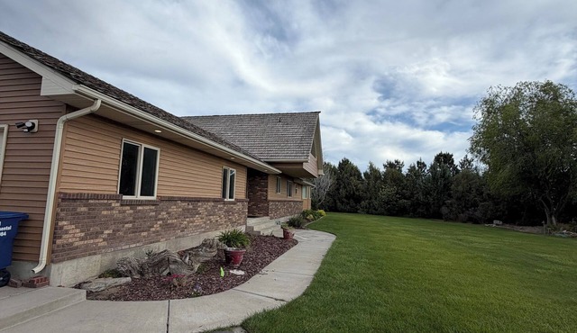Beautiful 4-bedroom Riverside Retreat with AC in peaceful Firth