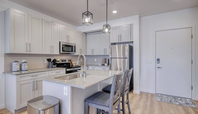 Beautiful Executive Rental! Near Hospital!