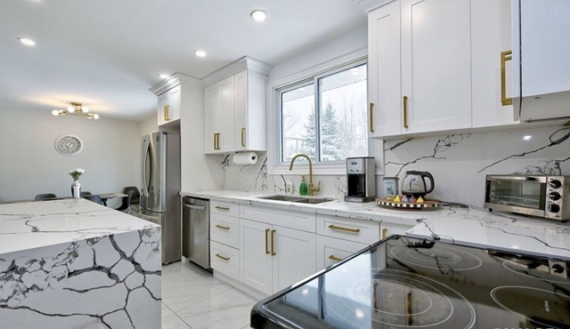 Beautiful Georgina Cottage/House for Rent in Georgina