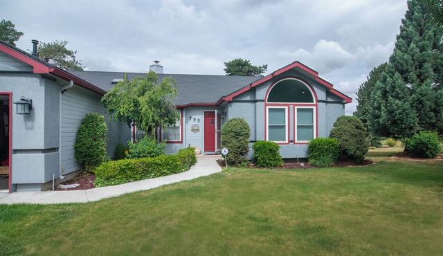 Beautiful Golf Course Getaway in Charming Eagle, ID!