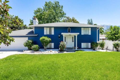 Beautiful Home with Mountain Views in Sandy