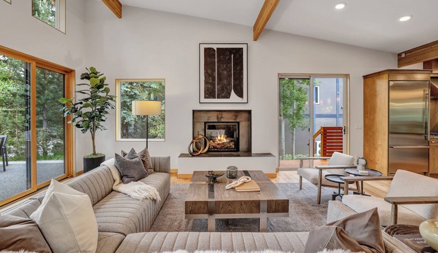 Beautiful Mountain Modern home in perfect location!