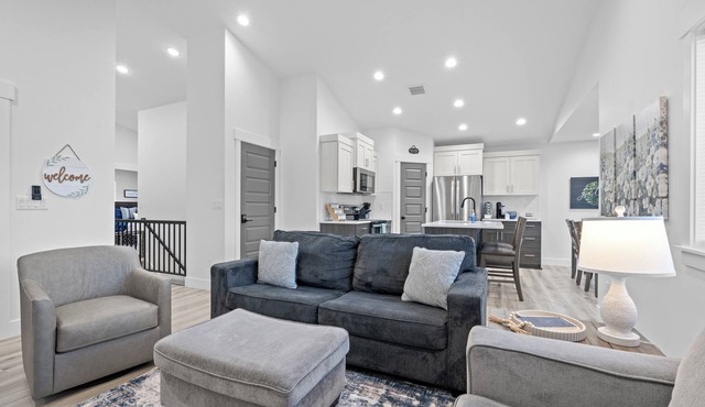 Beautiful & Spacious 3BR Retreat | Clean, Quiet, Sleeps 8