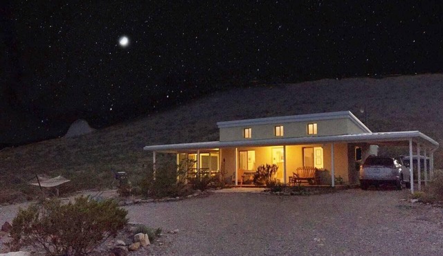 Big Bend Getaway: Classic Adobe with Modern Flair in Terlingua