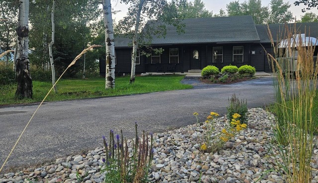 Big Skies, Big Fun, Room for Everyone! 6 bedrooms, 3 full Baths, 11 Beds! in Star Valley Ranch