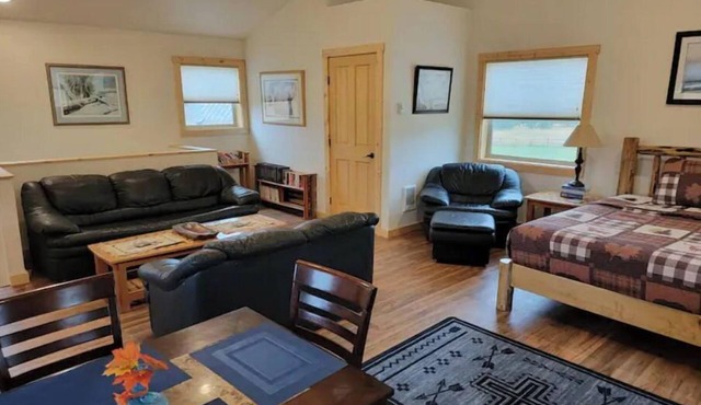 Bitterroot Paradise 1 BR Guesthouse in Darby