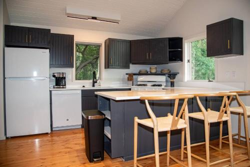 Black Bear Bungalow w/Hot Tub!