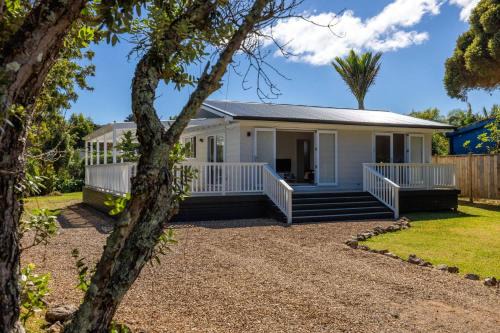 Blackpool Living - Beaches, Village & Easy Living in Auckland