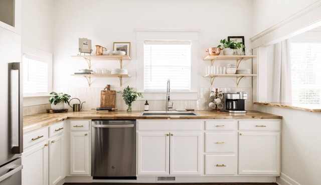 Blossom Bungalow * Bright & airy hidden gem *