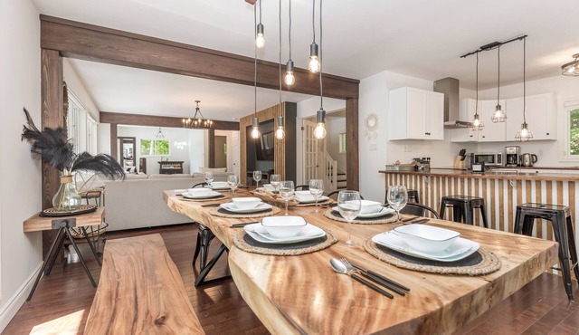 Boho Lakehouse Muskoka Family Retreat Sleeps up to 15 in Parry Sound