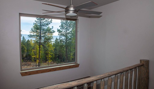 BOOK NOW AND GET 2025 RATES! EXCEPTIONAL 3 BEDROOM 2 BATH CABIN IN THE WOODS!