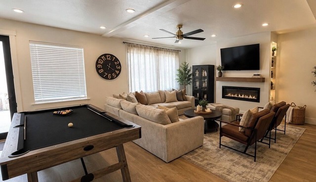 Brand new apartment, sleeps 10, IDEAL location in Utah county. High end finishes