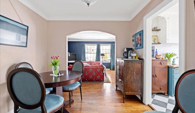 Bright & Cozy 2BR | Near Downtown, MSU & Hospitals