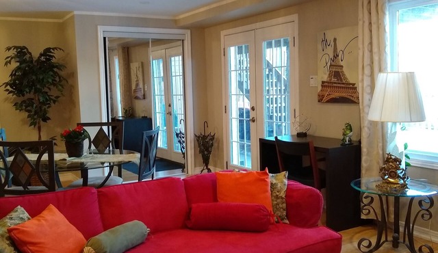 BRIGHT SUITE: 2 BDRMS - PATIO/BACK YARD, PARK/GRAND RIVER WALKING TRAILS in Kitchener