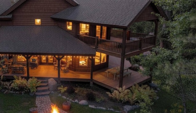 Built for groups, sleeps 13, patio + views