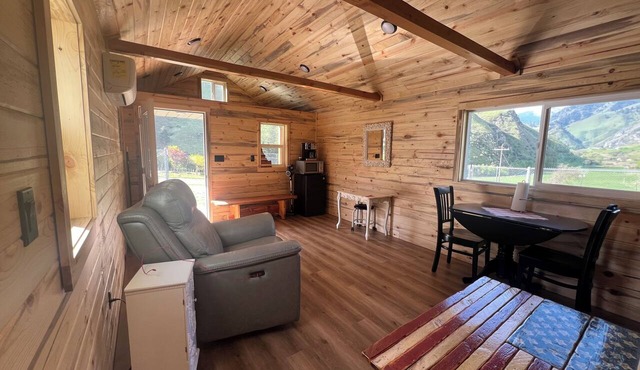 Cabin by the creek at Rapid River in Riggins, Idaho
