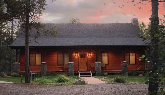 Cave Falls Family Hideaway - Sleeps 12 -Hot Tub -Newer -Yellowstone and Tetons