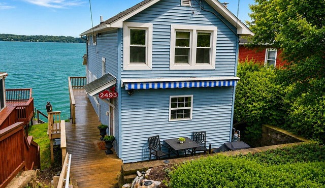 Cayuga Lakefront | Hot Tub | Fire Pit | Kayaks in Seneca Falls