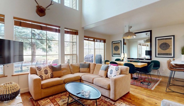 Central Park 26- Luxury Tri-Level in Great Location Close to River Run