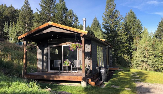 Charming 1-bedroom guest house in Jackson Hole. HUGE DISCOUNT for 28+ day rental