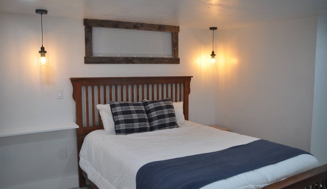 Charming 2-bedroom apartment in quaint Pocatello with AC