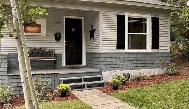 Charming 2-bedroom bungalow in Spokane