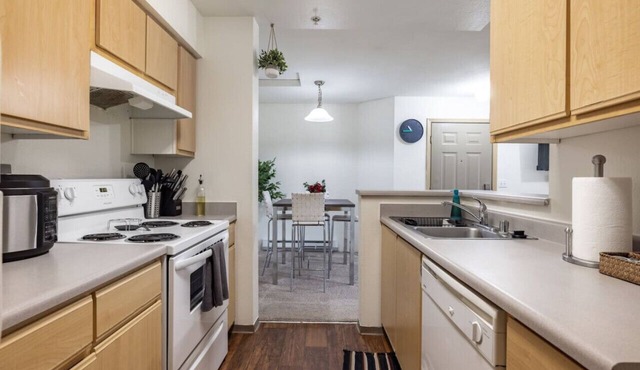 Charming 2BD/2BA Retreat in Covington, WA in Covington