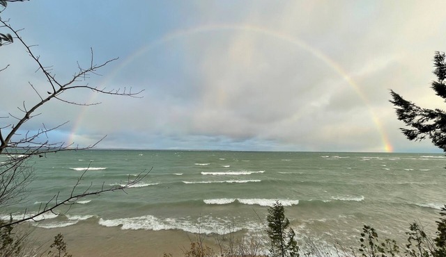 Charming 3 bed/bath home direct lake MI access and 10 min to Torch Lake in Ellsworth