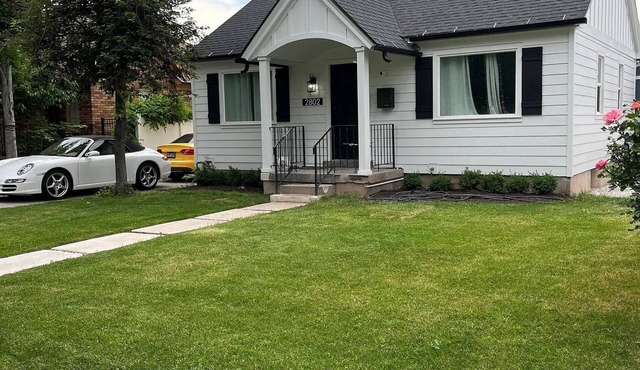 Charming 3-bedroom cottage in fabulous Salt Lake City with WiFi, AC
