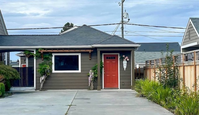 Charming 5-BR, Downtown Sequim, Sleeps 12, Fenced Yard in Sequim