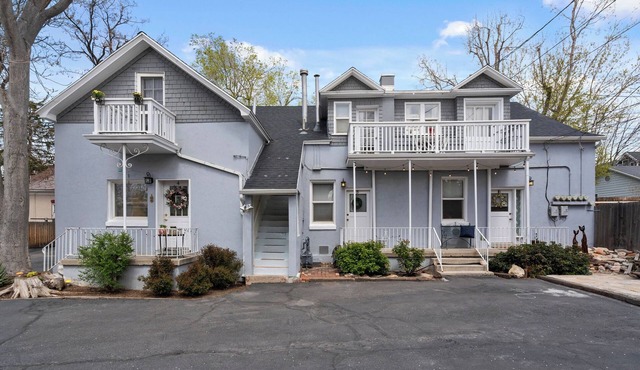 Charming Avenues Apartment with Patio, Balcony & Pet-Friendly Vibes