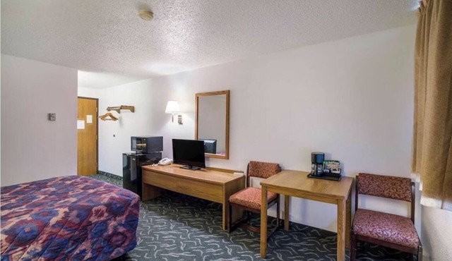 Charming B&B Loacated actual driving 30 MILES from Medora ND-MT BORDER TOWN in MEDORA