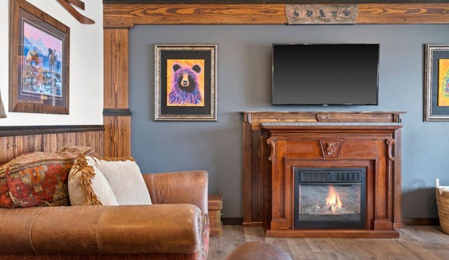 Charming Cabin w/Wildlife & Mountain Views in Kalispell