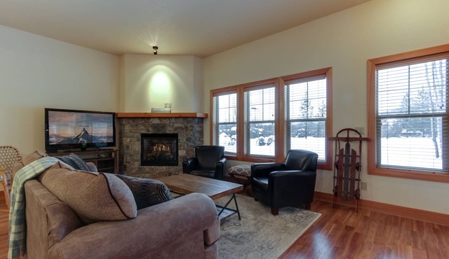 Charming condo with lake access & great location close to skiing & Silverwood in Dover