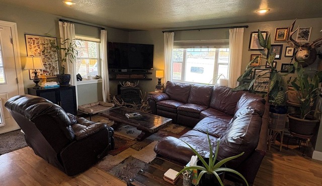 Charming, dog-friendly, 2-bedroom house in Three Forks with AC and fenced yard. in Three Forks