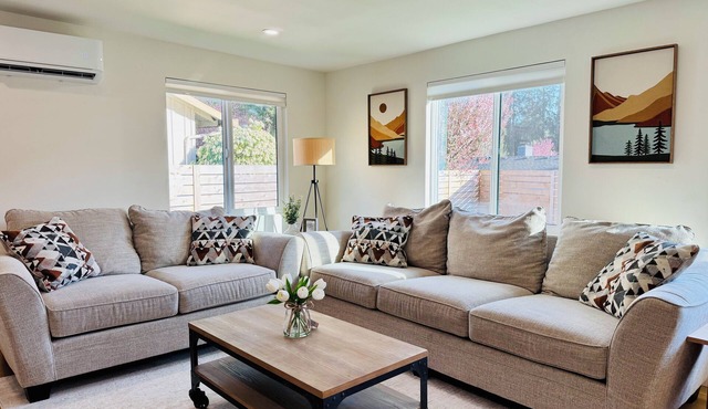 Charming Entire Guesthouse in Bellevue, 2 minutes to I-90