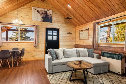 Charming Log Cabin Mountain Views, Philipsburg