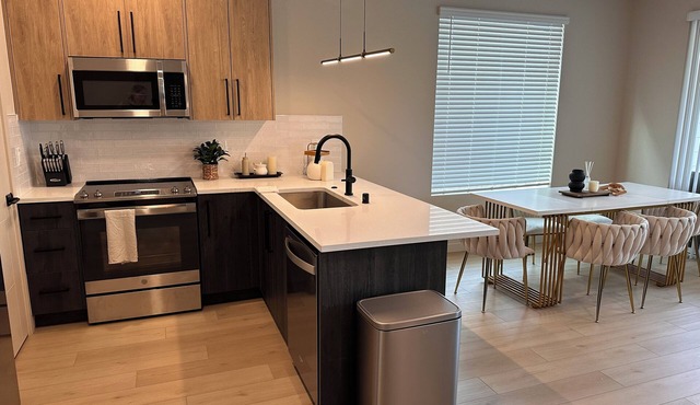 Charming Newly Built 3-bedroom Home near Vancouver Mall with gameroom in Vancouver