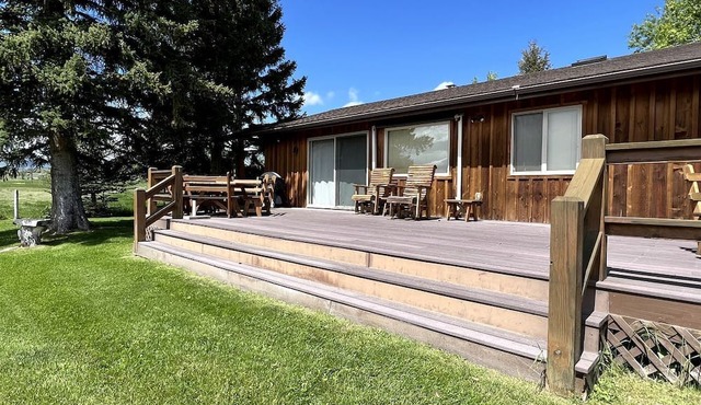 Charming Riverside Vacation Rental with Scenic Mountain Views near Ennis, Montana