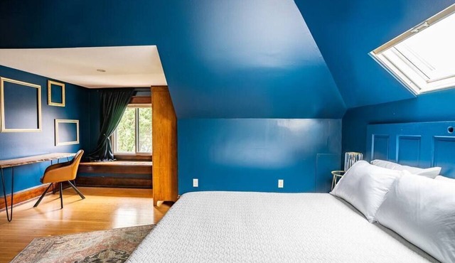 Charming Room in Historic BnB - Rm6 in Seattle