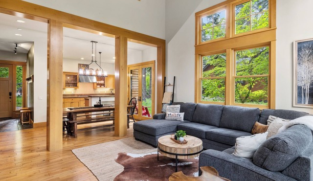 Charming Suncadia Cabin w/Game Room + Hot tub
