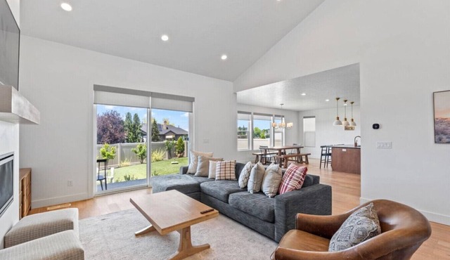 Cherry Hill | Trampoline + Gym + Near Lagoon