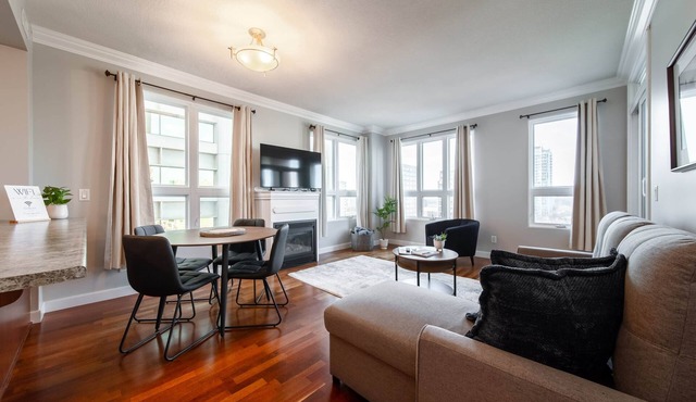 Chic Downtown Suite w/AC & Parking | Near Rogers in Edmonton