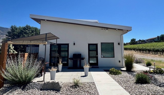 Chic Vineyard Guesthouse in Osoyoos